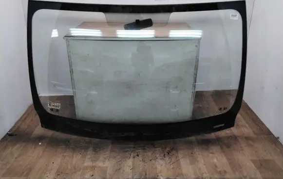 Nissan King Cab, Navara Front windscreen/windshield window 