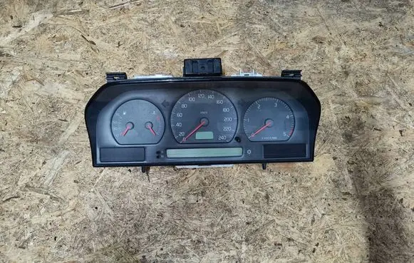 Volvo S70 V70 V70 XC Speedometer (instrument cluster) 9168144 9166196 9168138