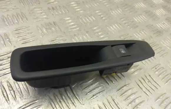 Renault Captur Electric window control switch 829614619R