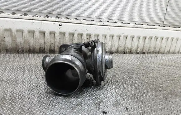 BMW 5 E60 E61 EGR valve 72826402