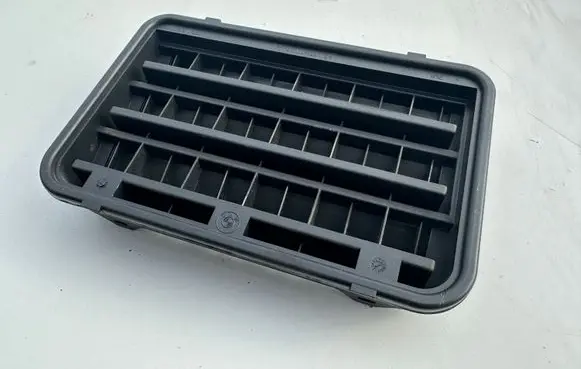 BMW X5 E53 Quarter panel pressure vent 64228377280
