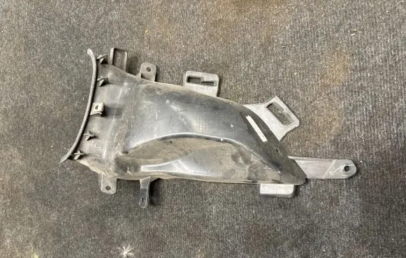 Chevrolet Camaro Intercooler air guide/duct channel 84078626