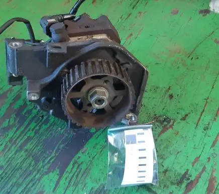 Peugeot 206 Fuel injection high pressure pump 9637317380