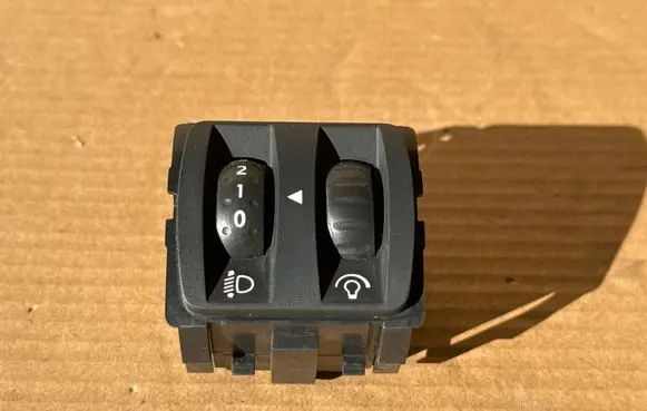 Opel Vivaro Headlight level height control switch 251900567R A414547