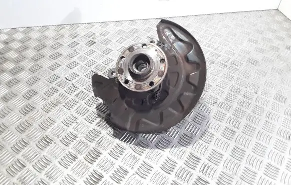 Volkswagen Golf VII Front wheel hub
