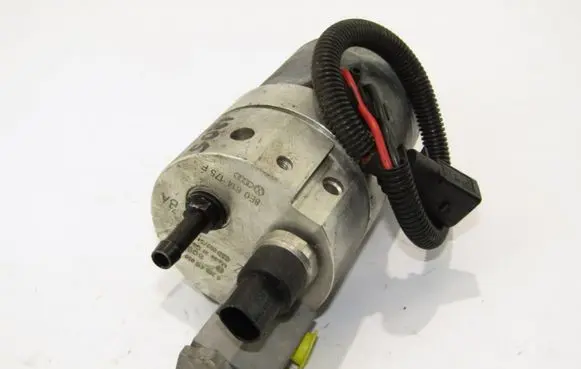 Volkswagen PASSAT B5.5 Convertible roof hydraulic pump 8E0614175F