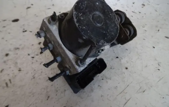 Skoda Fabia Mk2 (5J) ABS Pump 6R0907379C