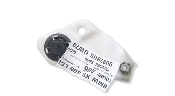 BMW X5 G05 Fender mounting bracket 7418215MWGK1104