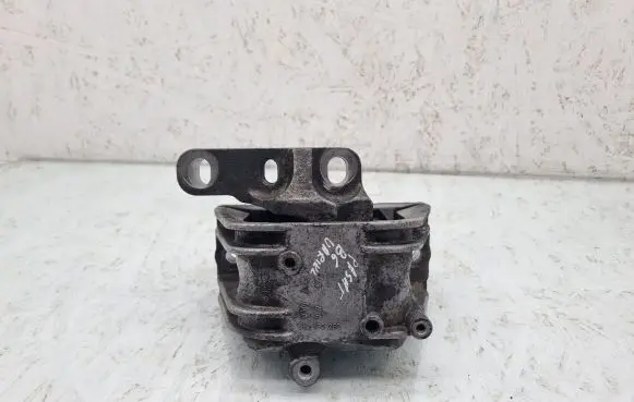 Volkswagen PASSAT B6 Engine mount bracket 1K0199262