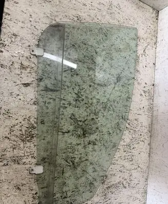 Mitsubishi Outlander Front door window glass four-door