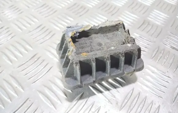 BMW 1 E82 E88 Jacking socket point 7123311