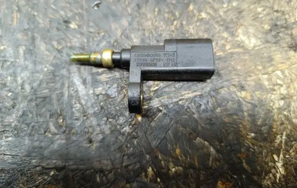 Volkswagen Golf VII Coolant temperature sensor 03F9195018
