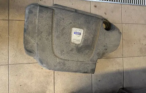 Engine cover (trim)