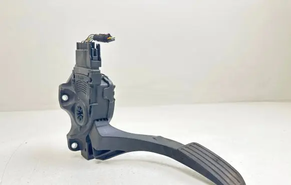 Ford Mondeo MK IV Accelerator throttle pedal 6G929F836SD
