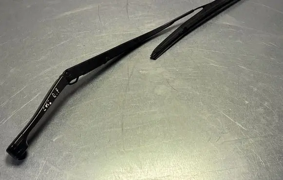 Jeep Grand Cherokee WL Windshield/front glass wiper blade 68505530AA
