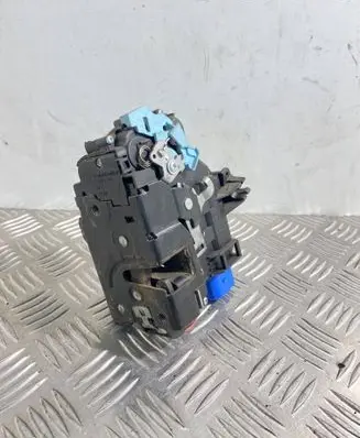 Skoda Octavia Mk2 (1Z) Front door lock 3D1837015AB
