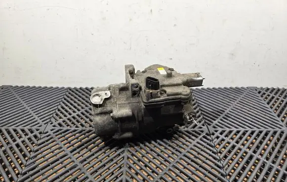 Toyota Prius+ (ZVW40) Air conditioning (A/C) compressor (pump) ES27C 0422000392