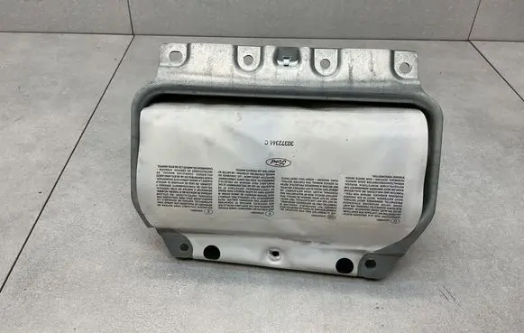 Passenger airbag