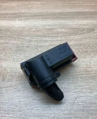 Opel Zafira A Plug wire 9685371