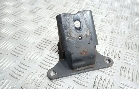 KIA Sorento Engine mounting bracket