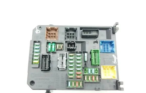 Citroen C4 II Picasso Fuse module 9806098680 53383165
