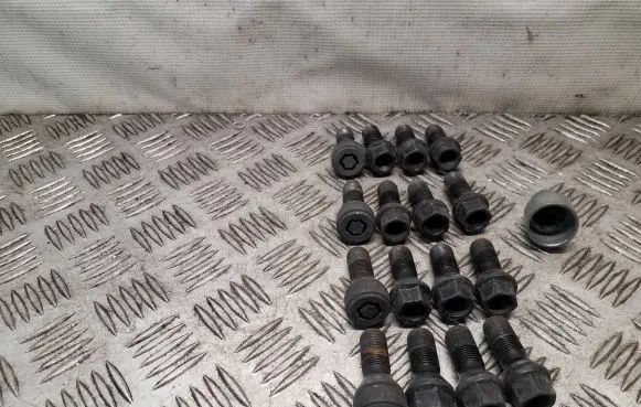 Mini One - Cooper Coupe R56 Nuts/bolts 