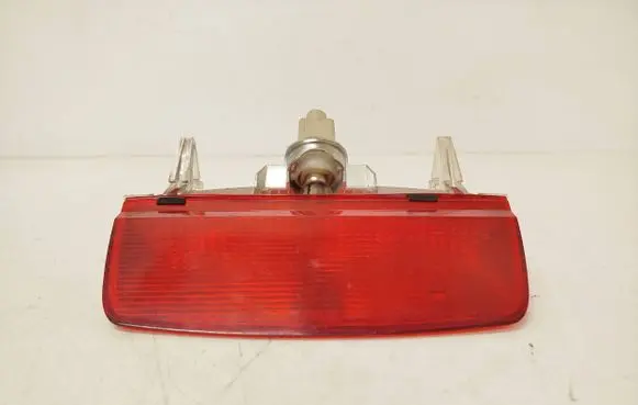 Nissan Micra Third/center stoplight E1021390