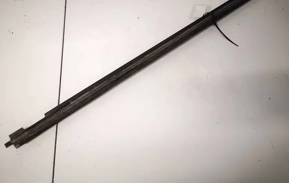Volkswagen PASSAT B3 Front door glass trim molding 