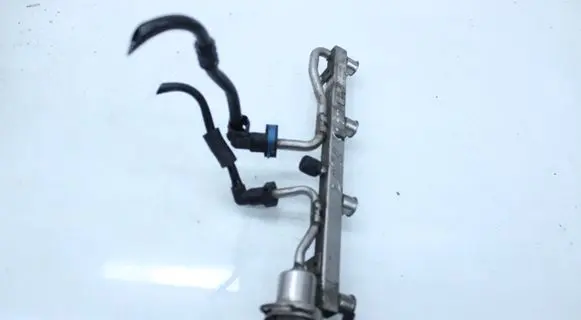 Opel Zafira C Fuel distributor 55355609