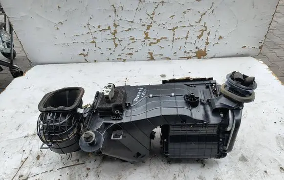 Volkswagen Touareg I Interior heater climate box assembly 7L0820005CN