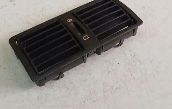 Peugeot 407 Dash center air vent grill 