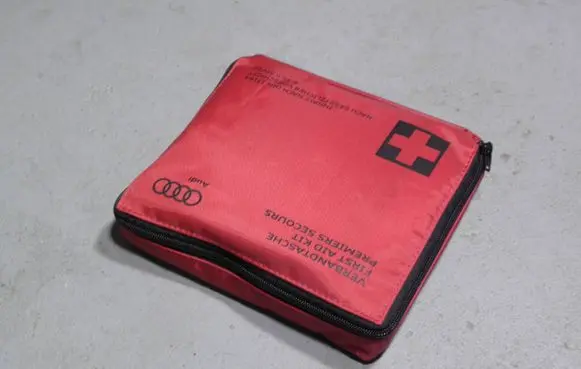 Audi A6 S6 C7 4G First aid kit 8P0860282A