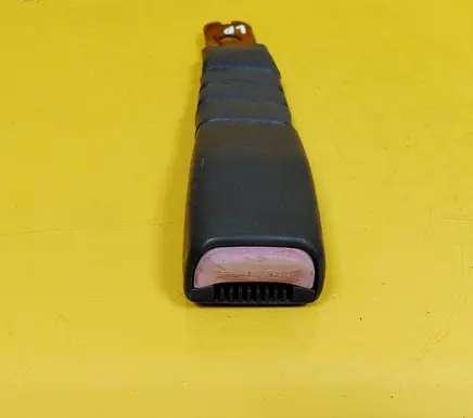 Hyundai Lantra I Front seatbelt buckle