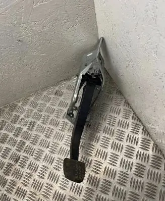 Opel Zafira A Clutch pedal 90581106