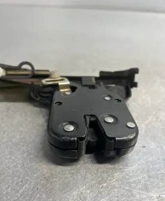 Audi TT Mk1 Tailgate lock latch 8N0827505A