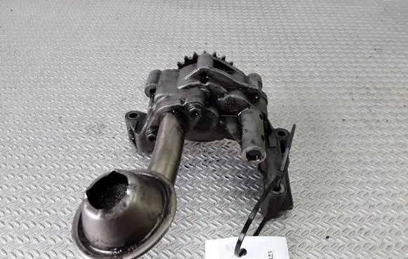 Volkswagen Touran I Oil pump 038115121A