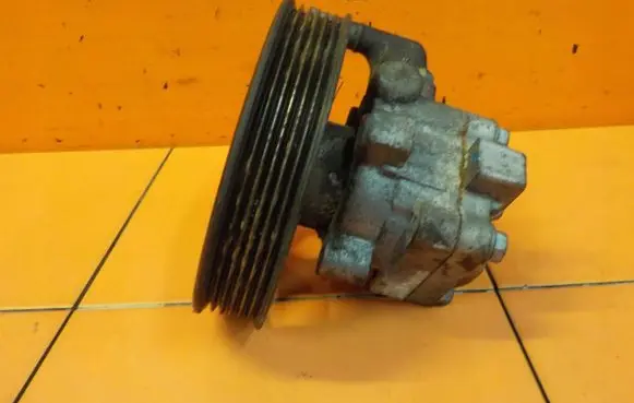 KIA Sorento Power steering pump 422A2E0D 66P1