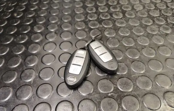 Nissan Qashqai Ignition key/card S180144102