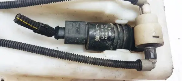 Opel Insignia A Windscreen/windshield washer pump 13250357