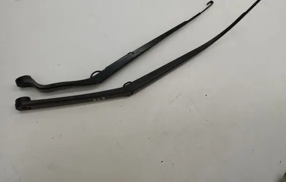 Honda CR-V Front wiper blade arm
