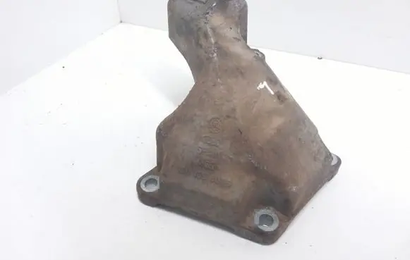 Volkswagen PASSAT B5 Engine mounting bracket 8D0199307G