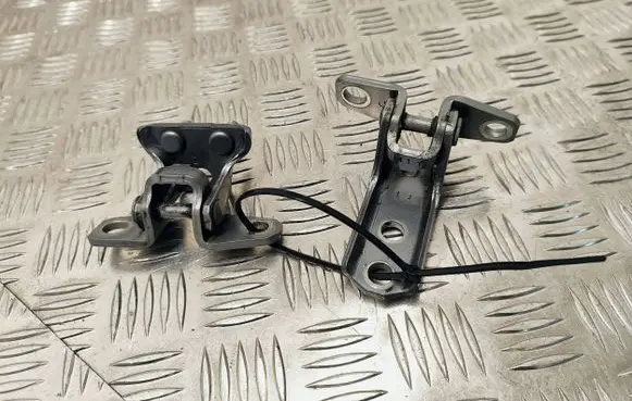 Rear door hinge set