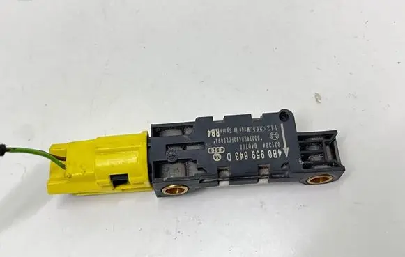 Audi A8 S8 D3 4E Airbag deployment crash/impact sensor 4B0959643D 040708 021304
