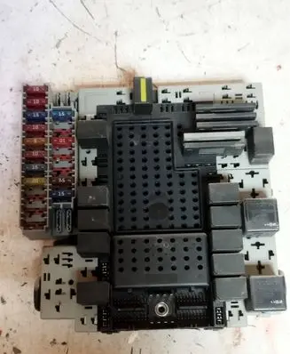 Volvo XC70 Fuse module 30679527 04W084 08696098
