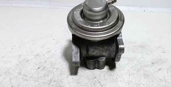 Audi A3 S3 8P EGR valve 03813150AN 23045041