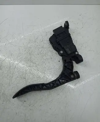 Accelerator throttle pedal