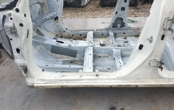 Nissan Note (E12) Sill