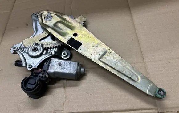 Toyota RAV 4 (XA10) Rear door window regulator with motor 8571042070