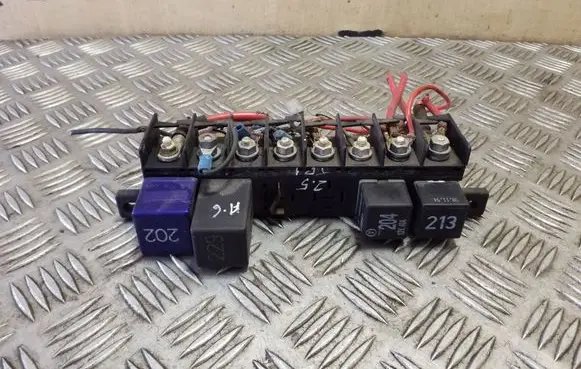Audi A6 S6 C4 4A Fuse module 4A0941822