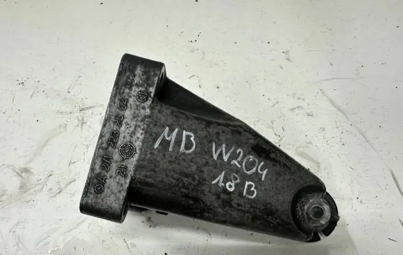 Engine mounting bracket